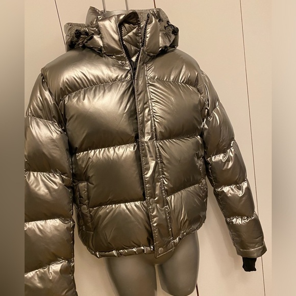 Aritzia super puff silver shorty downfield jacket size XS - Picture 6 of 11